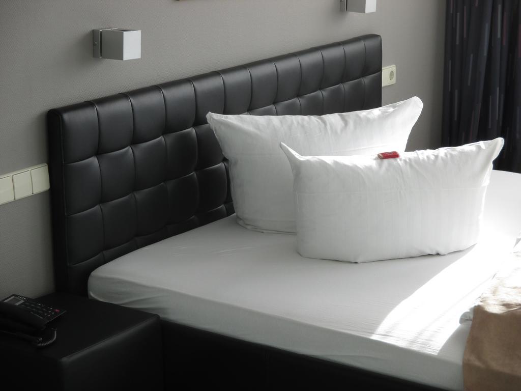 Businesshotel & Appartements Stuttgart-Vaihingen Estugarda Quarto foto