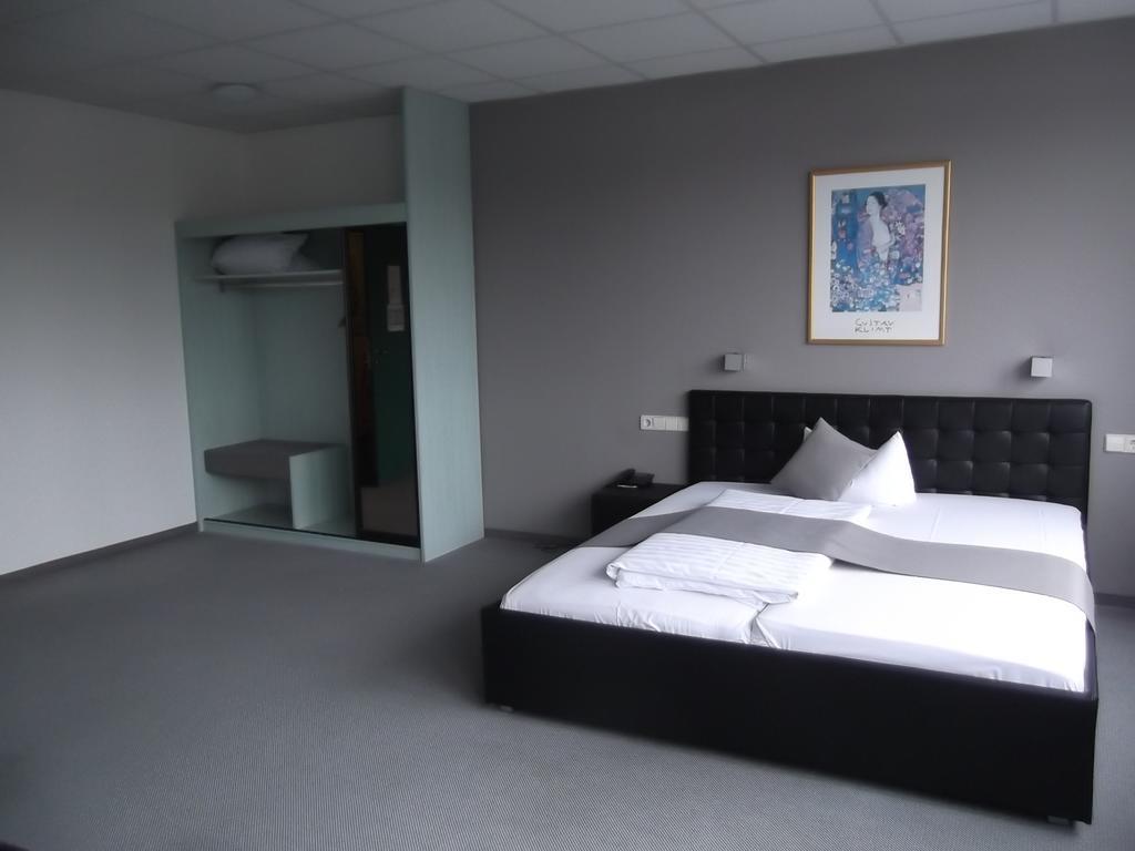 Businesshotel & Appartements Stuttgart-Vaihingen Estugarda Exterior foto