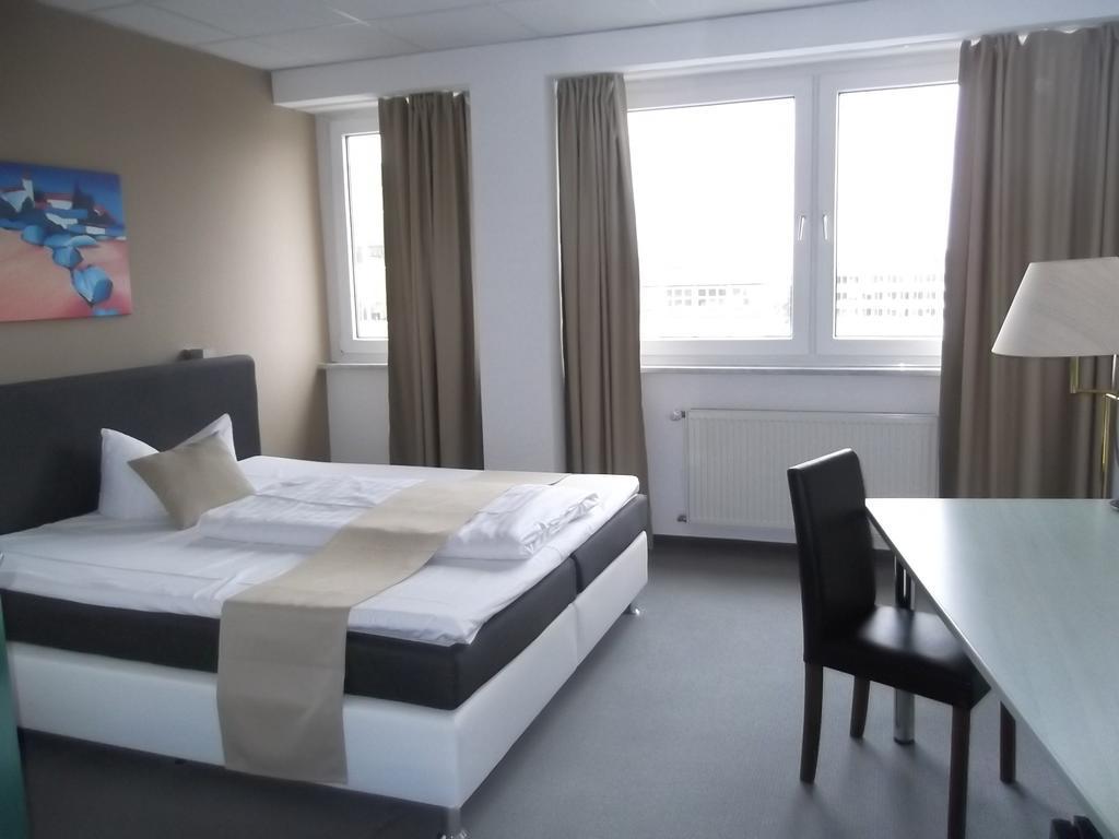 Businesshotel & Appartements Stuttgart-Vaihingen Estugarda Exterior foto
